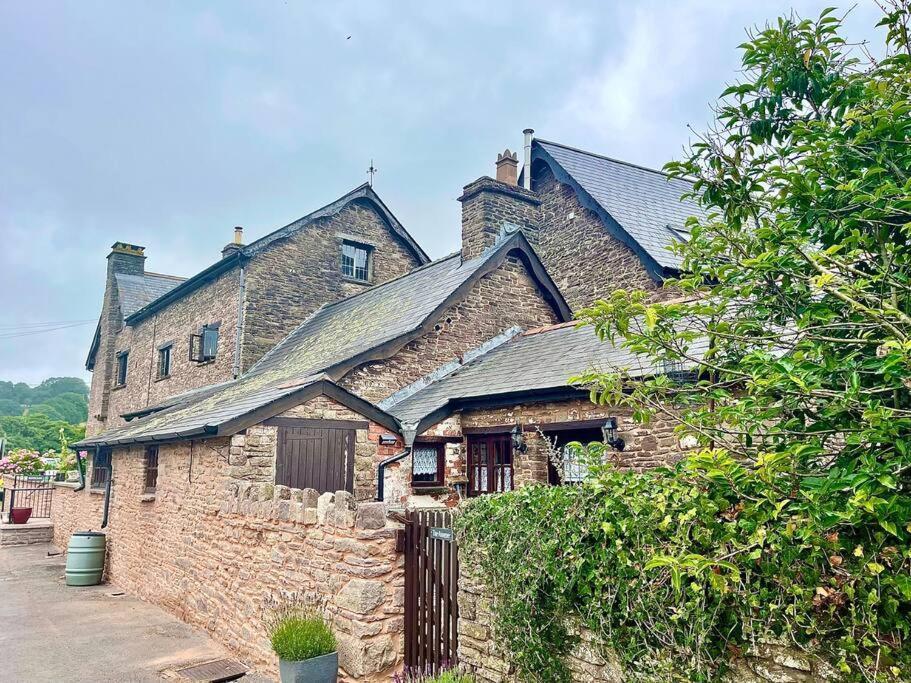 Stone Built Barn In A Beautiful Rural Setting Villa Llangwm-Isaf Eksteriør billede